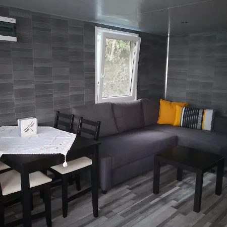 Tisza Uszohaz Botel Tiszaug